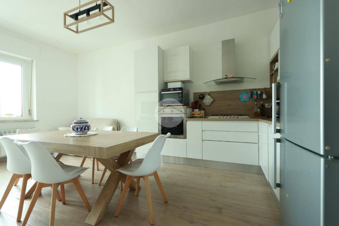 Apartamento de 3 dormitorios en Pescara, Italy No. 208524