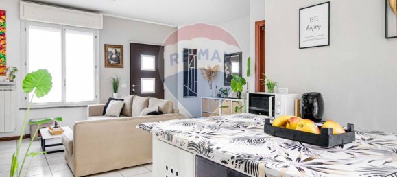 2 Schlafzimmer Wohnung in Cardano al Campo, Italy, Nr. 308682 4