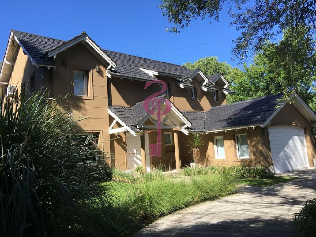 4 bedrooms House in Mar del Plata, Argentina No. 92363