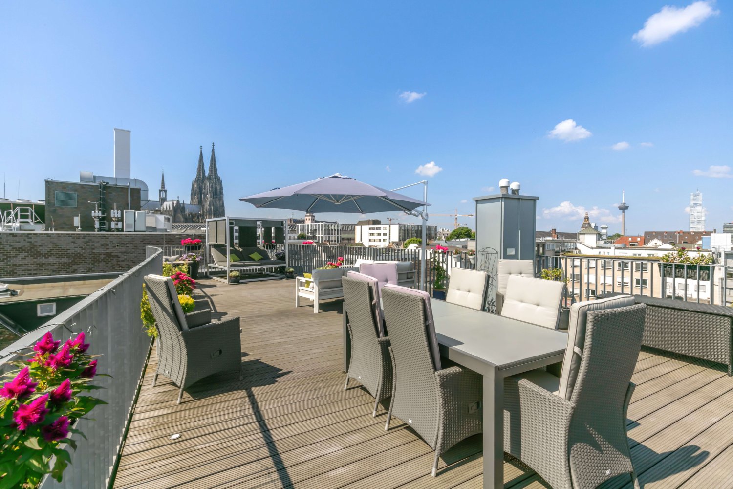 Квартира с 3 спальнями в Кёльн, Германия № 187749