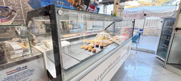 Propiedad comercial de 2 habitaciónes en Noicattaro, Italy No. 21961 14