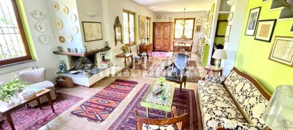 3 bedrooms Villa in Massa, Italy No. 49409 3