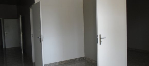 80m² Commercial property in Vila do Conde, Portugal No. 82772 4