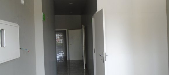 80m² Commercial property in Vila do Conde, Portugal No. 82772 3