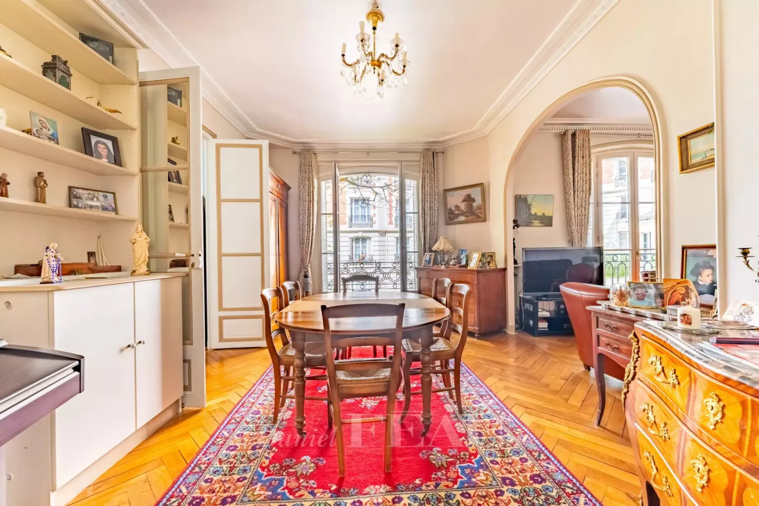 3 bedrooms Apartment in Paris, France No. 171957