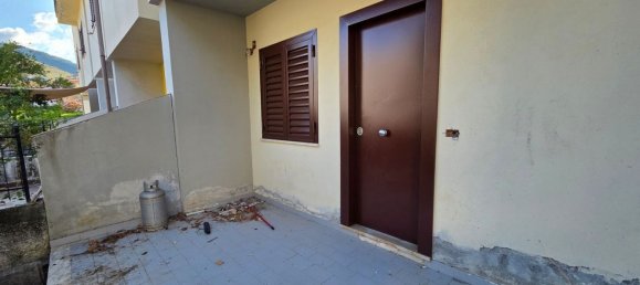 Дуплекс с 6 комнатами в Тортора, Италия № 281624 3