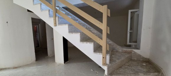 Дуплекс с 6 комнатами в Тортора, Италия № 281624 5