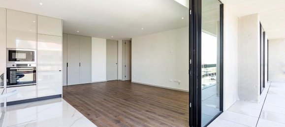 2 bedrooms Condo in Espinho, Portugal No. 1639 2