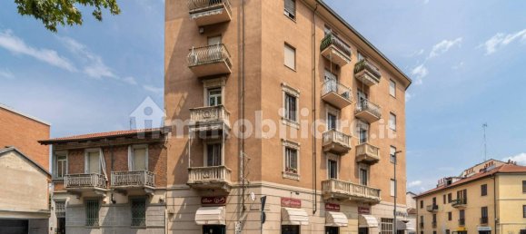 Imóvel comercial de 2 divisões em Turin, Italy N.º 330772 3