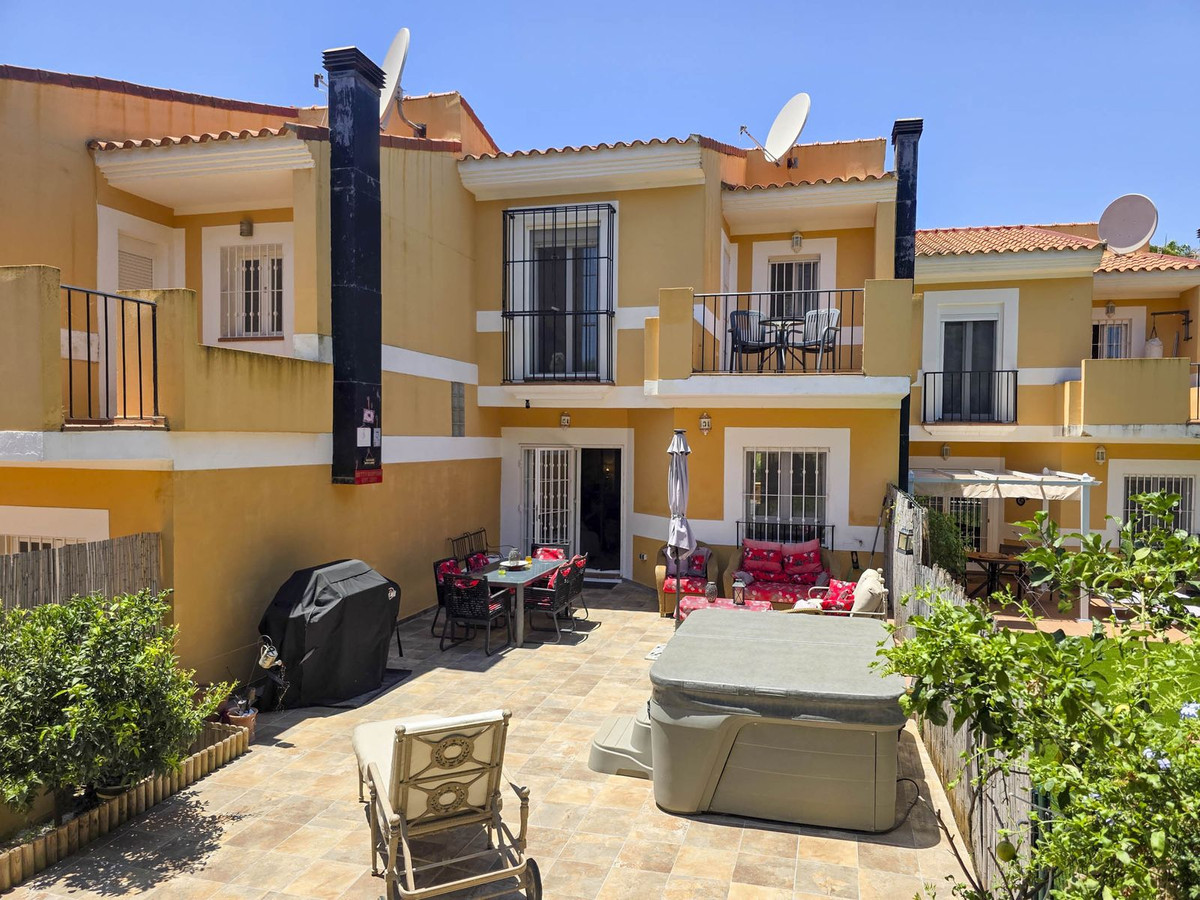 3 bedrooms Townhouse in La Duquesa, Spain No. 160428