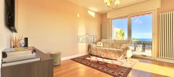 3-salle Penthouse à Sanremo, Italy No. 232786 5