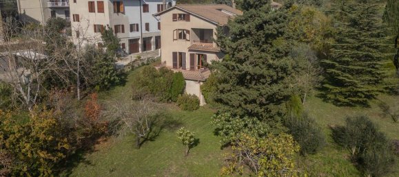 Дом с 9 комнатами в Перуджа, Италия № 50323 41