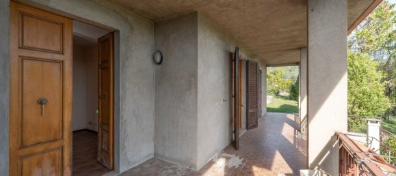 Дом с 9 комнатами в Перуджа, Италия № 50323 3