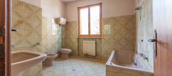 Дом с 9 комнатами в Перуджа, Италия № 50323 13