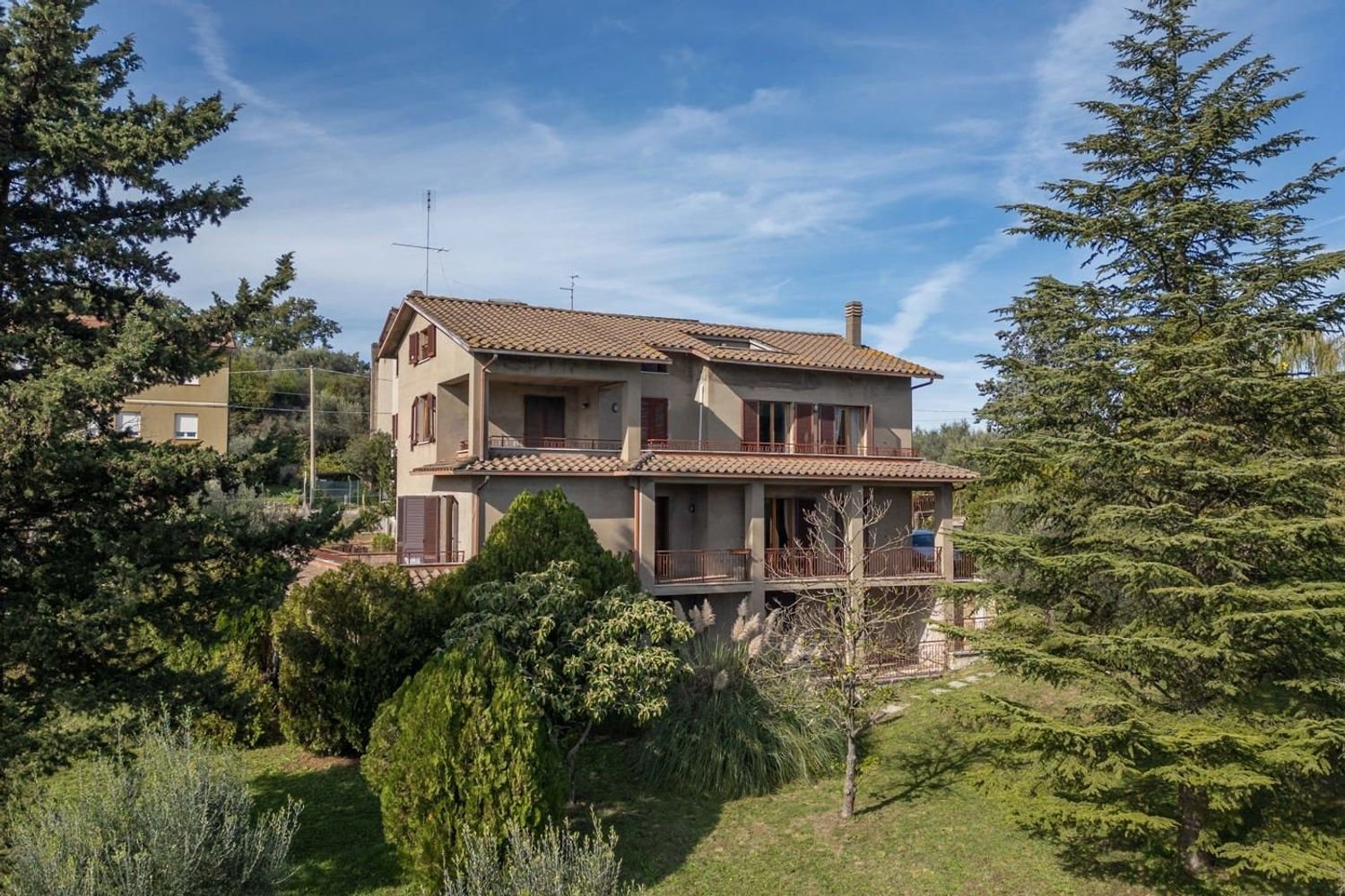 Дом с 9 комнатами в Перуджа, Италия № 50323