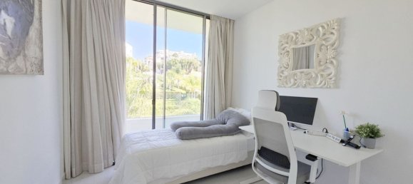 3 bedrooms Penthouse in Estepona, Spain No. 121178 8