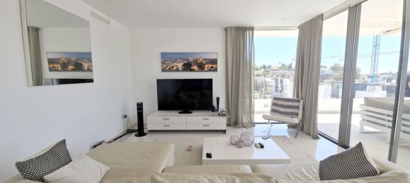 3 bedrooms Penthouse in Estepona, Spain No. 121178 3