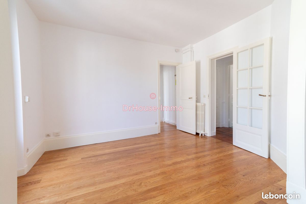 Квартира с 1 спальней в Леваллуа-Перре, Франция № 165791