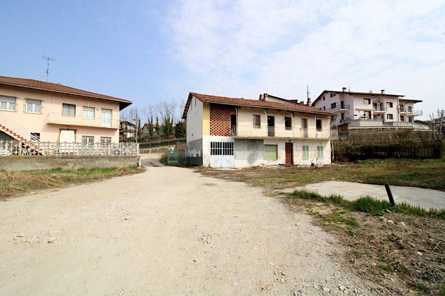 Casa de 2 dormitorios en Monticello d'Alba, Italy No. 72821