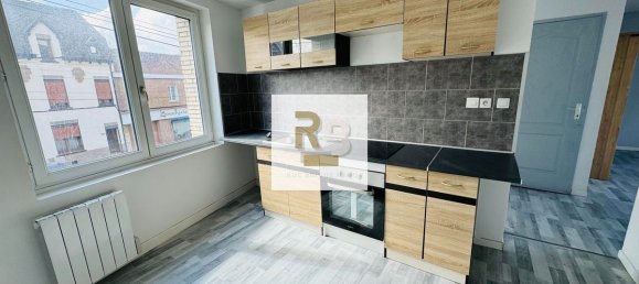 Edificio en Lens, France 260 m² No. 66300 3