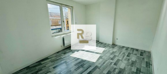 Edificio en Lens, France 260 m² No. 66300 5