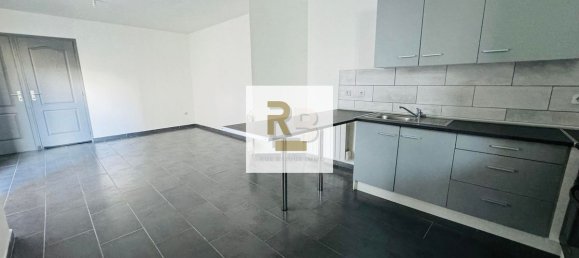 Edificio en Lens, France 260 m² No. 66300 9