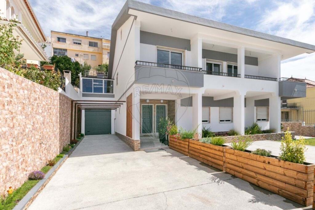 4 bedrooms Villa in Odivelas, Portugal No. 351485