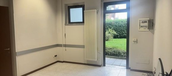 92m² Commercial property in Pessano con Bornago, Italy No. 361043 11