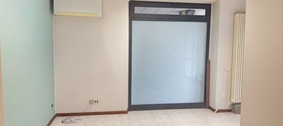 92m² Commercial property in Pessano con Bornago, Italy No. 361043 12