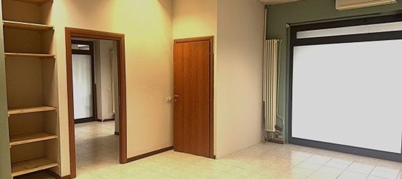 92m² Commercial property in Pessano con Bornago, Italy No. 361043 4