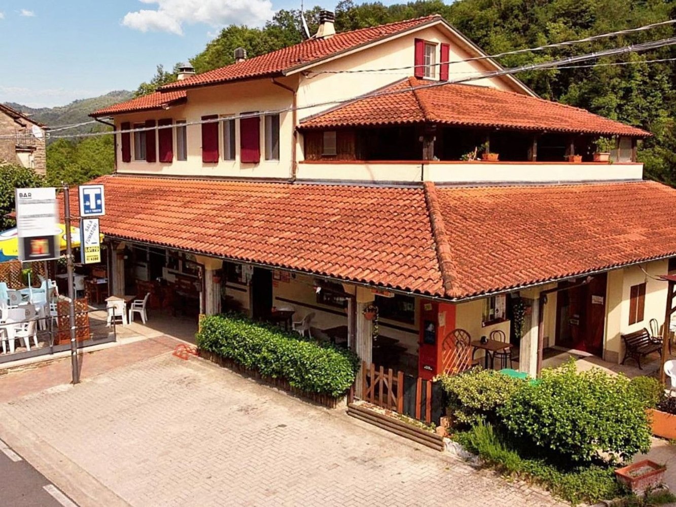 155m² Commercial property in Palazzuolo sul Senio, Italy No. 376373