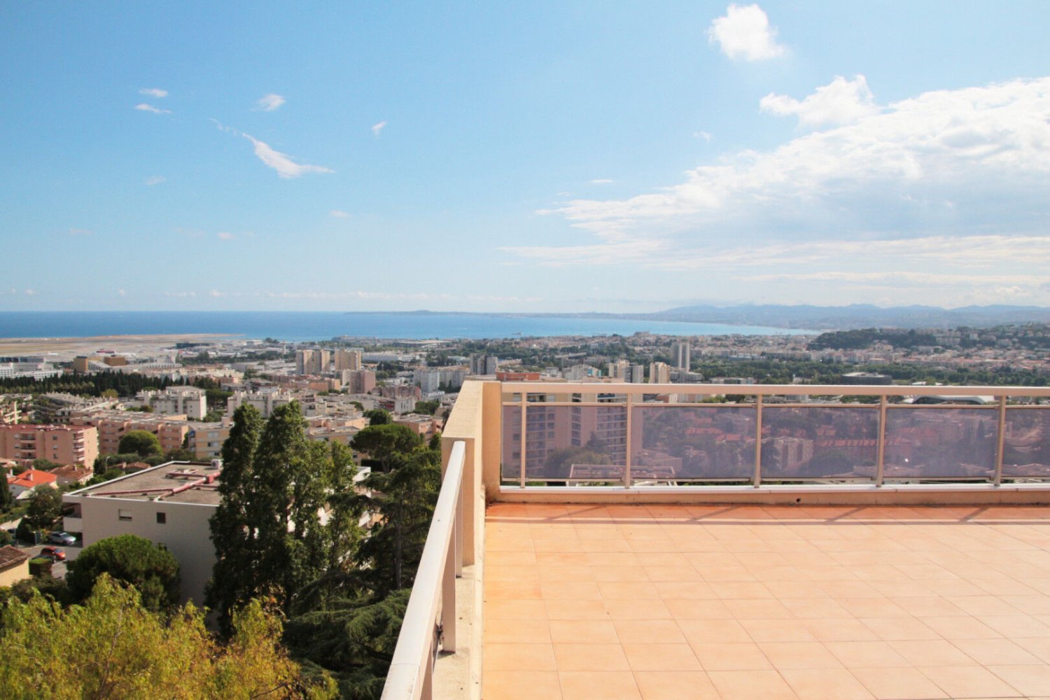 3 bedrooms Apartment in Nice, France No. 293064