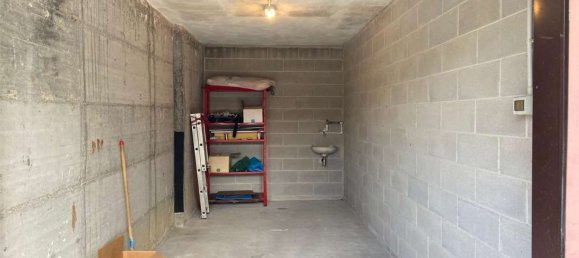  مرآب في Trieste, Italy 14متر مربع رقم 80413 5