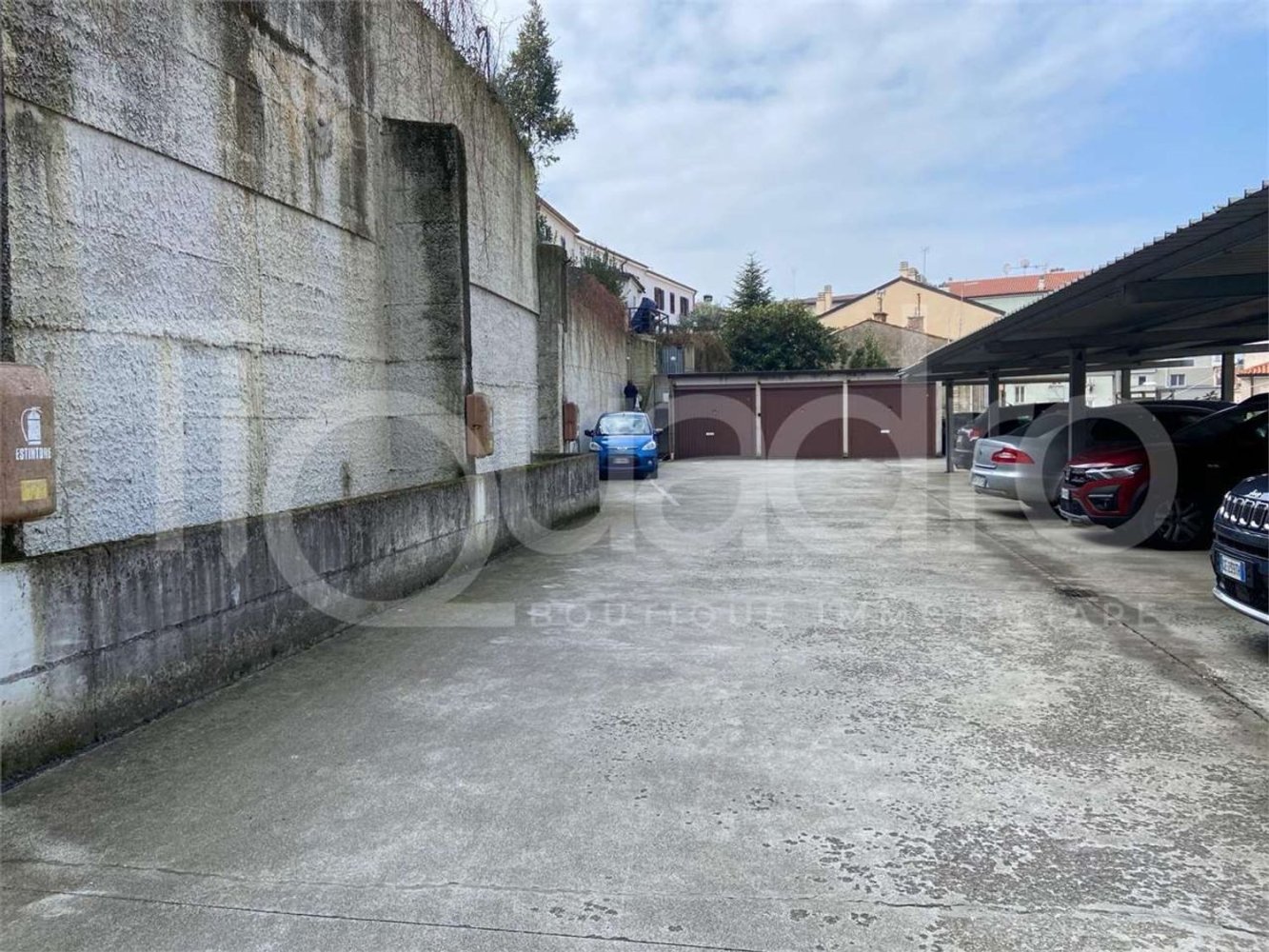  مرآب في Trieste, Italy 14متر مربع رقم 80413