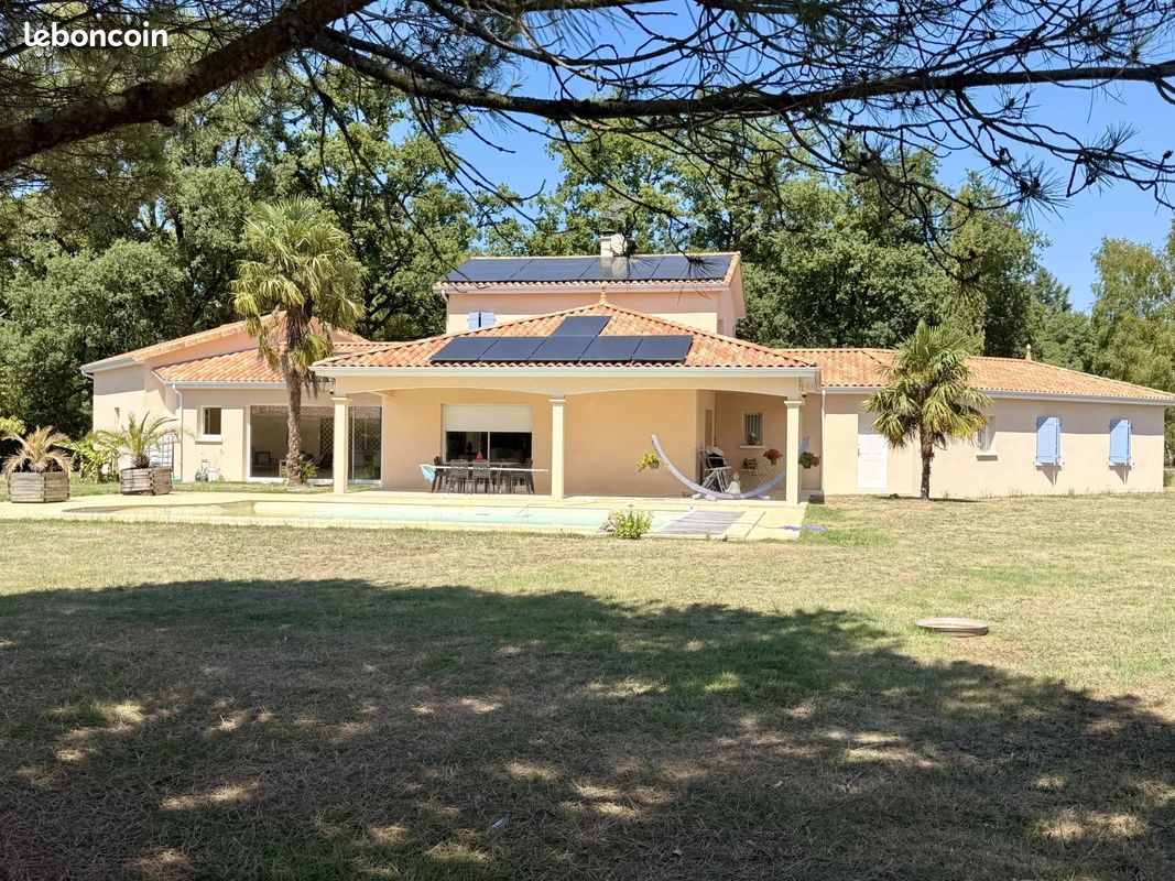 Casa de 3 dormitorios en Brigueuil, France No. 341228