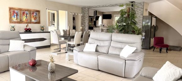 Casa de 3 dormitorios en Brigueuil, France No. 341228 2