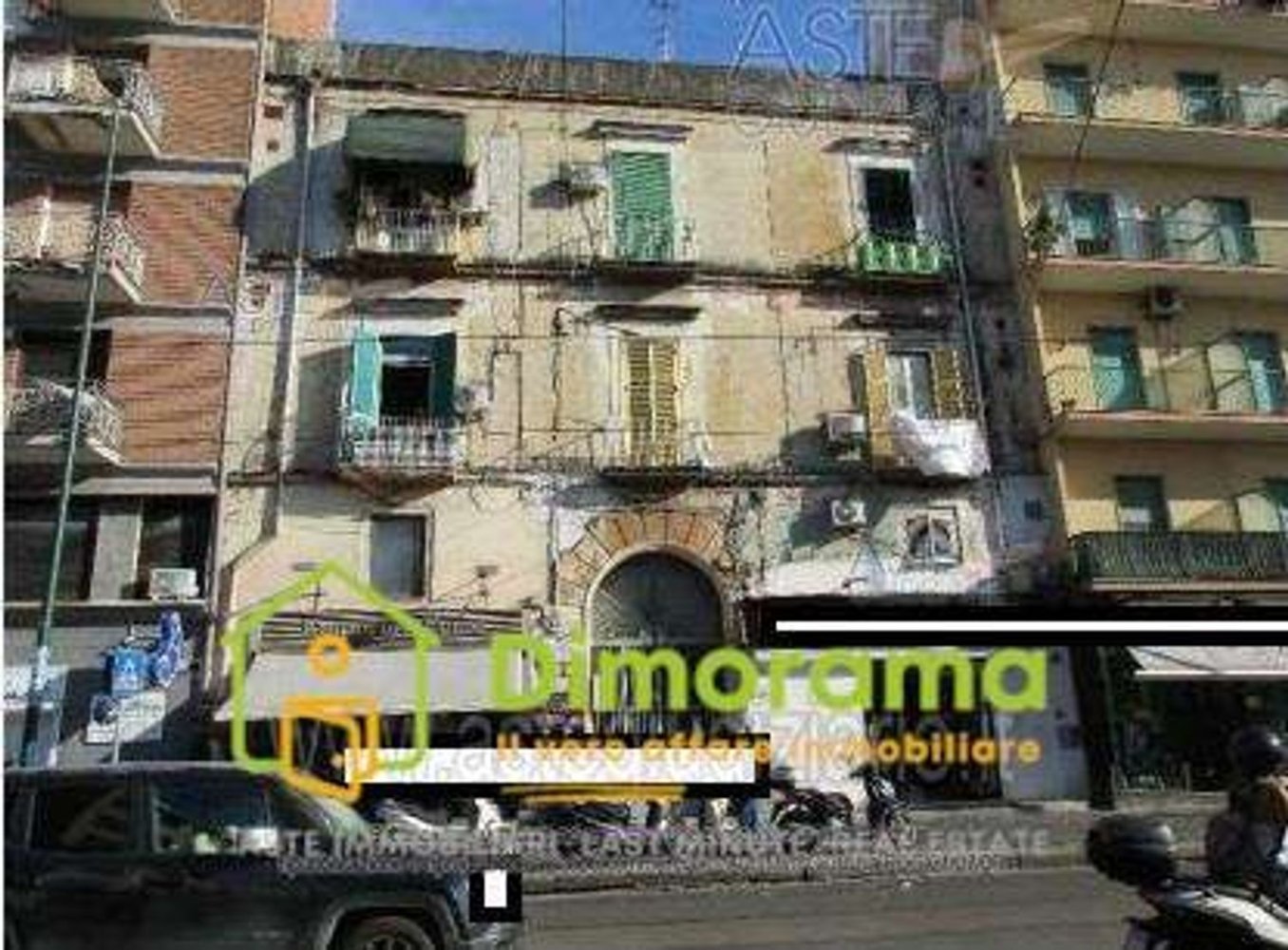 5 rooms Apartment in Naples, Italy No. 10255