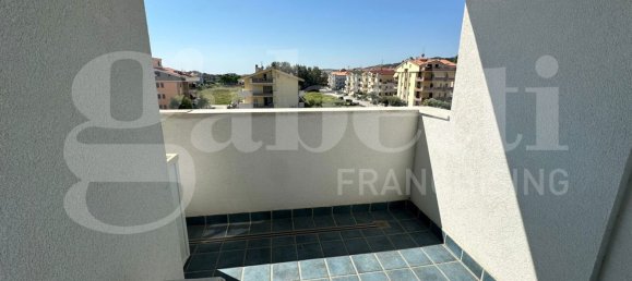 Квартира с 2 спальнями в Торторето, Италия № 201407 10