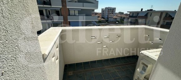 Квартира с 2 спальнями в Торторето, Италия № 201407 9