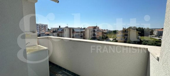 Квартира с 2 спальнями в Торторето, Италия № 201407 12