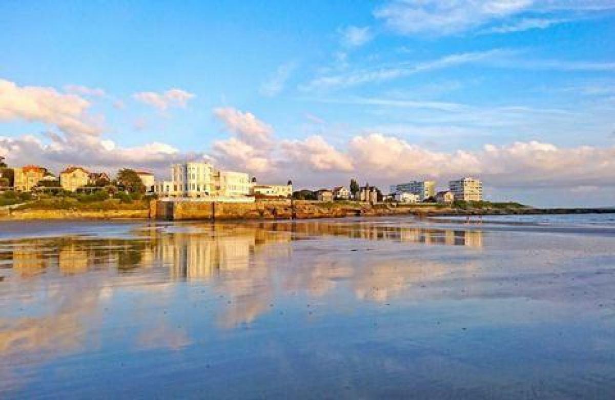 Casa de 4 dormitorios en Royan, France No. 25208