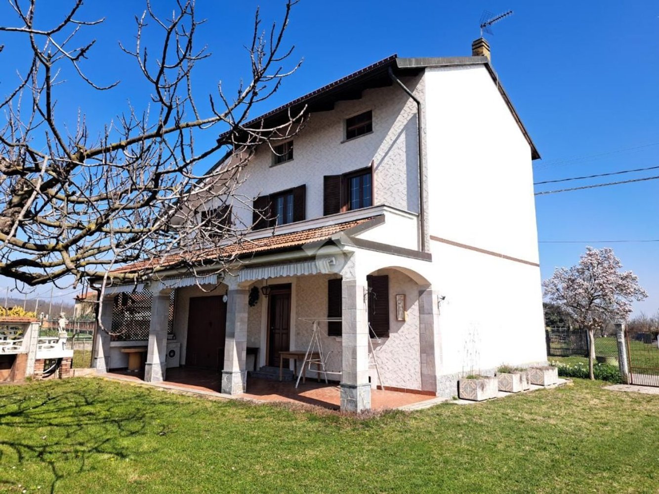 Дом с 5 комнатами в Аличе Кастелло, Италия № 13401