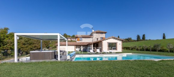 5 bedrooms House in San Venanzo, Italy No. 179471 4