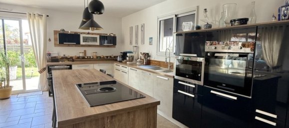 3 bedrooms House in Bayon-sur-Gironde, France No. 358060 5