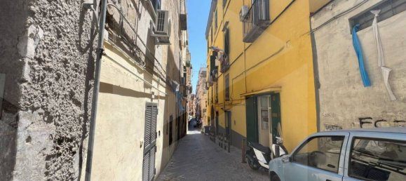 2 rooms Apartment in Naples, Italy No. 30440 4