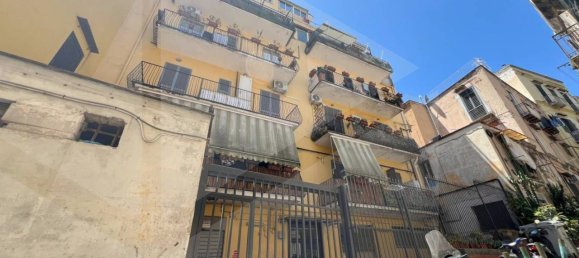 2 rooms Apartment in Naples, Italy No. 30440 2