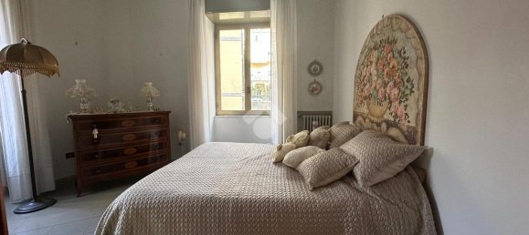 3 rooms Apartment in Naples, Italy No. 2479 6