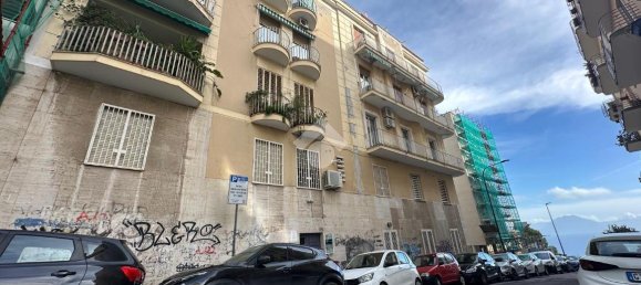 3 rooms Apartment in Naples, Italy No. 2479 2