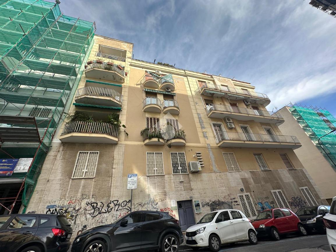3 rooms Apartment in Naples, Italy No. 2479