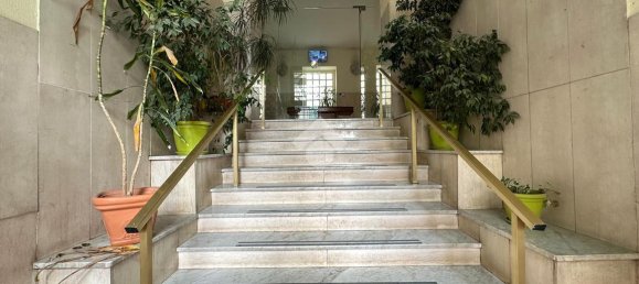 3 rooms Apartment in Naples, Italy No. 2479 4